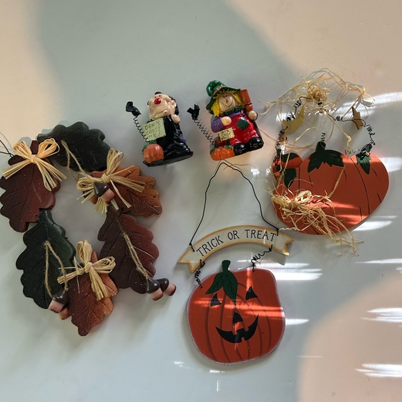 5 PIECE FALL / HALLOWEEN LOT LEAVES & PUMPKIN WOOD DECOR & SCARECROW, DRACULA - Picture 1 of 12